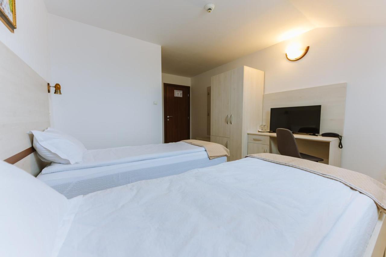Juliu'S Panzio Csikszereda Hotel Buitenkant foto
